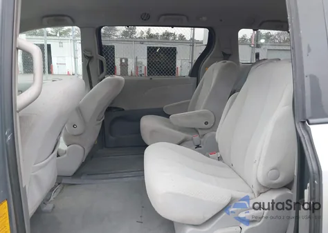 2012 Toyota Sienna Le V6 8 Passenger z USA, uszkodzony, nr VIN 5TDKK3DC5CS206053